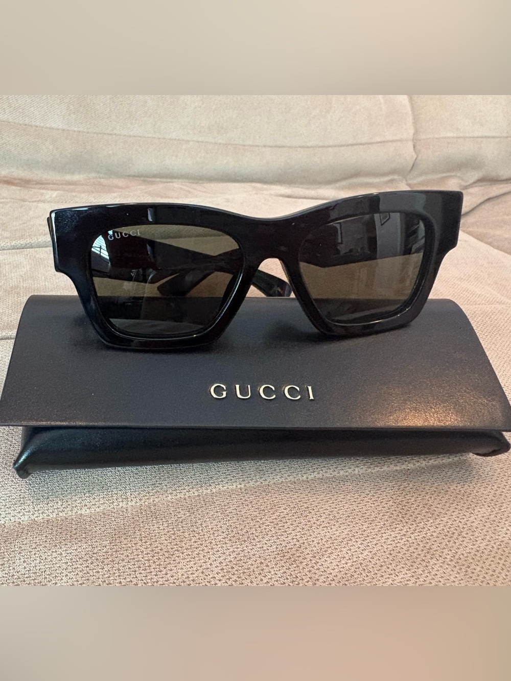 Gucci Black Thick-Frame Square Sunglasses